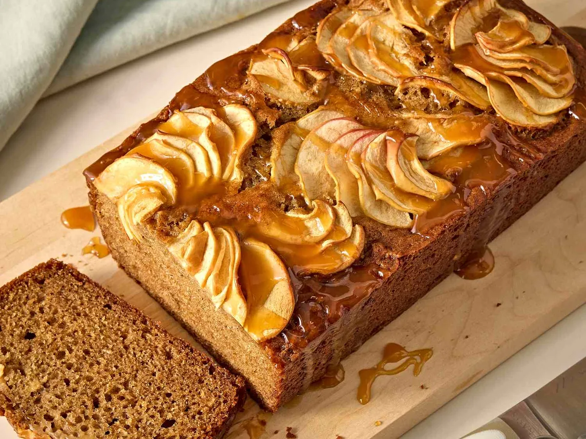 Apple and Cardamom Cake