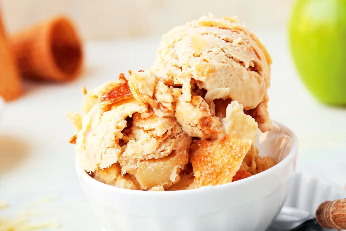 Apple−Cheese Ice Cream