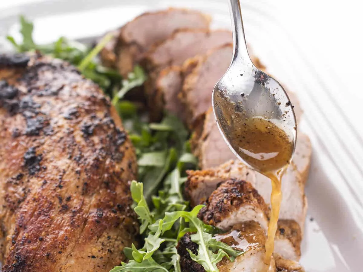 Apple−Glazed Roast Pork