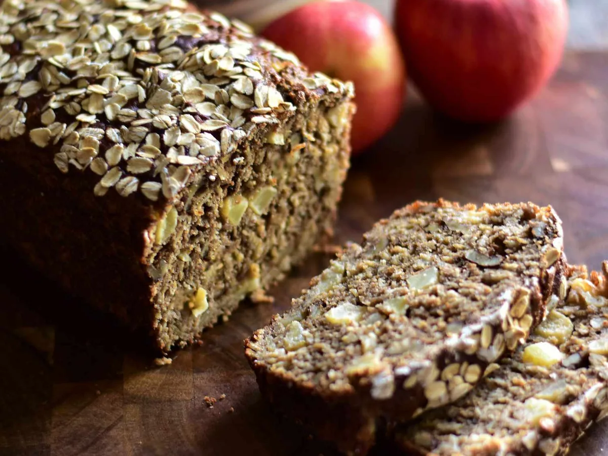 APPLE OATMEAL BREAD