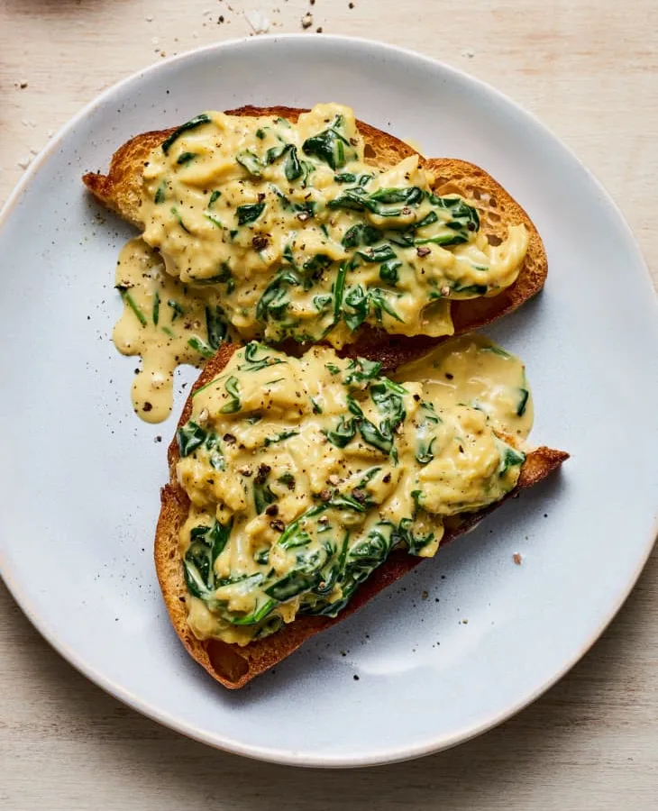 BAKED EGGS ON CREAMED SPINACH