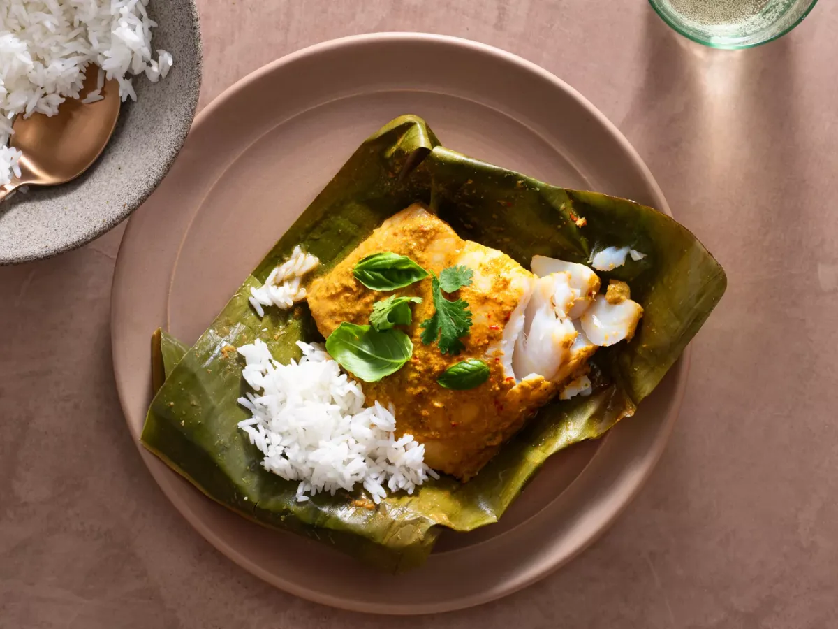 Baked Fish with Pele Leaf Katdijo