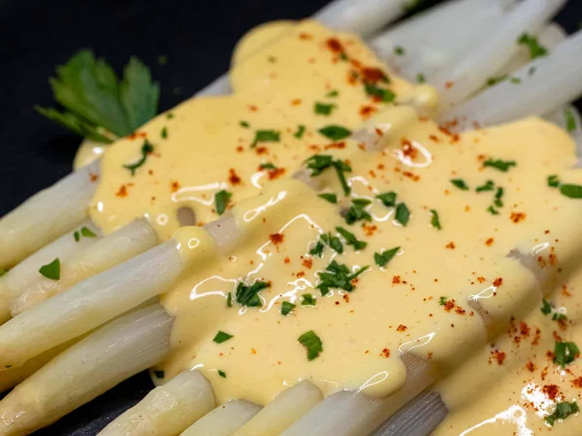 Hollandaise With Fresh Asparagus