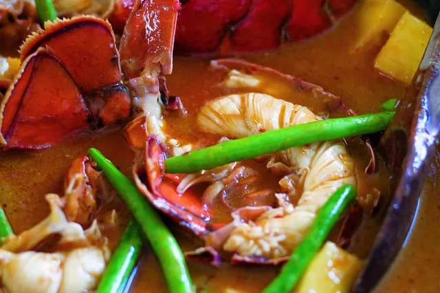 Lobster−Pineapple Curry