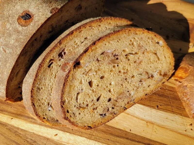 Walnut-Onion Herb Bread